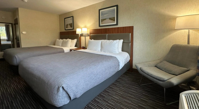 Четырёхместный номер Standard Quality Inn near Toms River Corporate Park