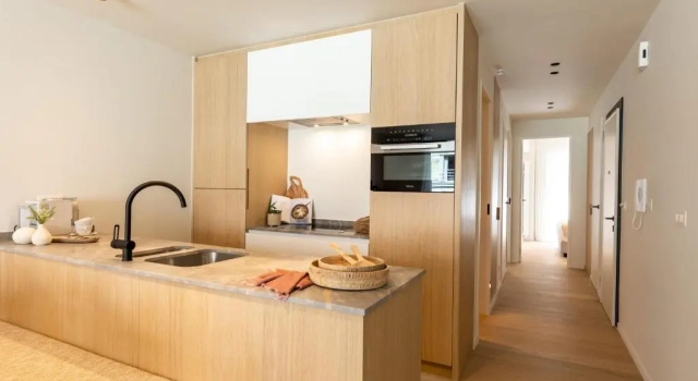 Апартаменты Stunning fully renovated apartment in the shopping street of Knokke with 1 parking
