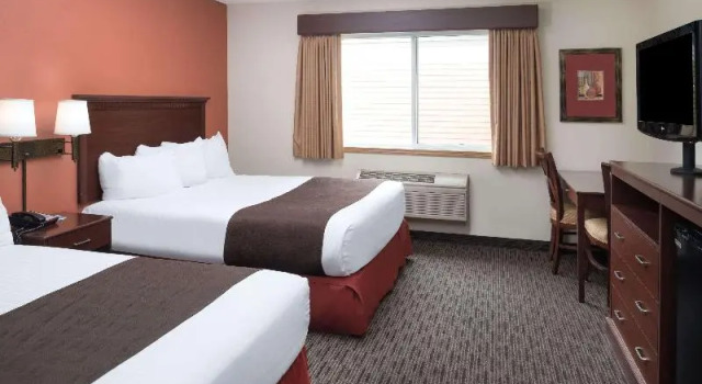 Четырёхместный номер Deluxe AmericInn by Wyndham Valley City Conference Center