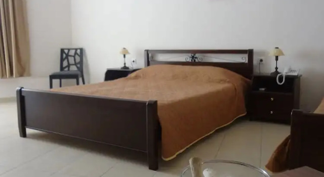 Трёхместный номер Standard с балконом и с видом на сад Avra Beach Hotel