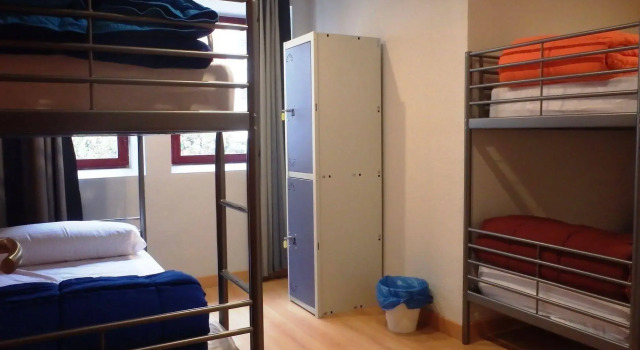 Hostel Burgos, Забронировать Хостел Отели Бургос с парковкой, рядом с Монастырь Св. Клары, Парковка