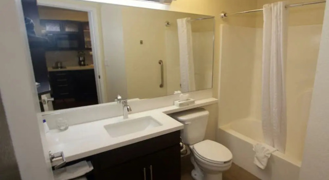 Люкс Candlewood Suites West Little Rock by IHG