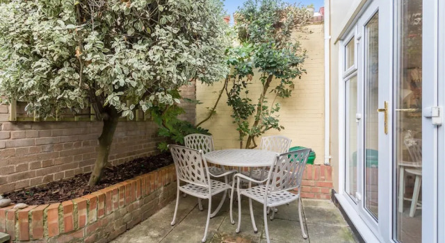 Коттедж 3BR Central Patio Home with Parking