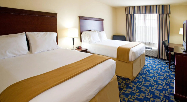 Четырёхместный номер Standard Holiday Inn Express Jourdanton - Pleasanton by IHG