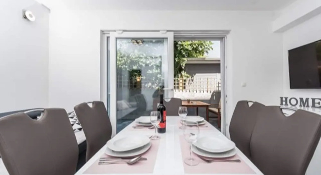 Lovely Apartment in Pakostane With Terrace, Забронировать Апартаменты/квартира Пакоштане Задарская жупания