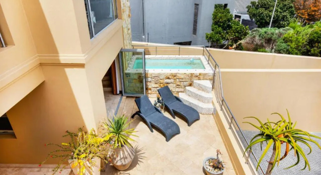 Апартаменты Camps Bay Beach Condo