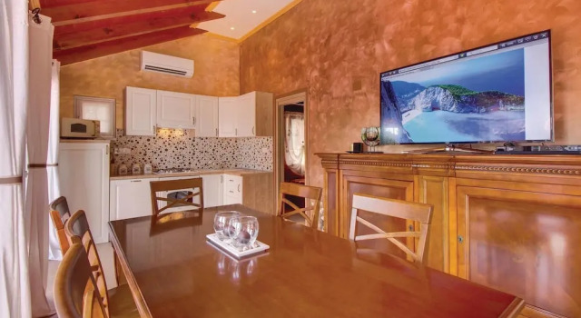 Awesome Home in Nerezine With Wifi and 3 Bedrooms, Varaa Hotelli Hotellit Kvarner Islands uima-altaalla, Uima-allas