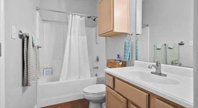 Sunny Townhome w/ Pool Access ~ 1 Mi to Beach