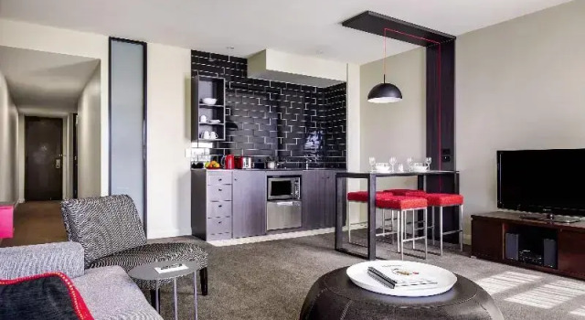 Люкс с балконом и с видом на парк Mantra Hindmarsh Square
