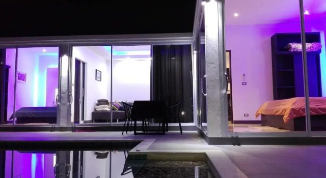Вилла Superior Rocking Chair Pool Villa