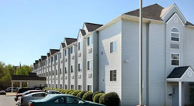 Четырёхместный номер Standard Red Roof Inn Winston-Salem