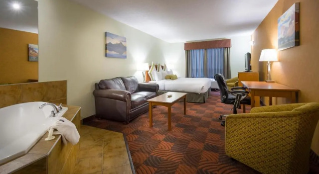 Люкс Service Plus Inns and Suites Calgary