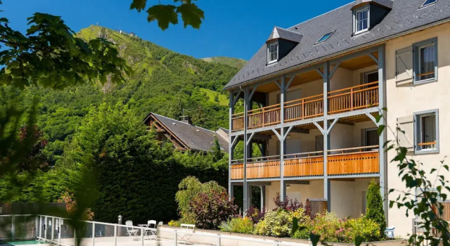 Residence Lagrange Prestige Le Clos St Hilaire, Забронировать Отель Отели и гостиницы Сен-Лари-Сулан, рядом с Гондольный подъемник Пик Люмьер, Отель