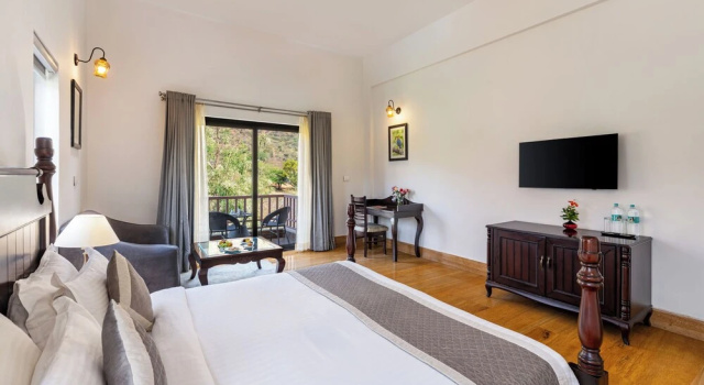 Люкс с балконом и с видом на окрестности The Hunting Lodge - Luxury Resort in Udaipur