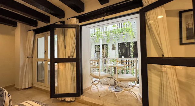 Полулюкс с балконом и с видом на внутренний двор Leones de Alba Hotel Boutique