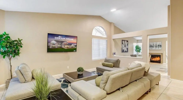 Sunny Heated Pool Retreat Near Las Vegas 1-story 3 Bedrooms Fully Equipped Island Kitchen, Забронировать Отель Хендерсон Лас-Вегас