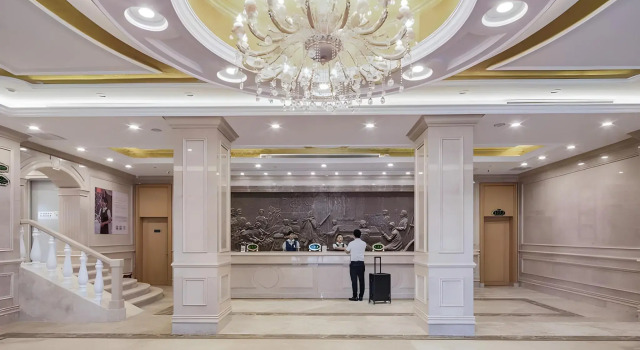 Vienna Hotel(Guangzhou North Railway Station Huaguoshan Subway Station Store), Boek Hotel Hotels in Guangdong met parkeren, Parkeren