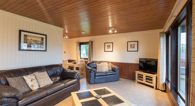 Bluebell Lodge 3 with Hot Tub, Book Hotel Minnigaff Scotland