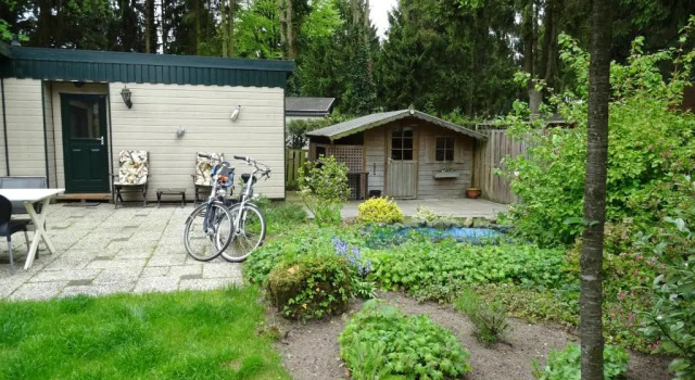 Коттедж COZY & SPACIOUS PLACE ON A QUIET SPOT IN THE MIDDLE OF THE NETHERLANDS with free use of 2 womens and 2 mens bikes plus child seat