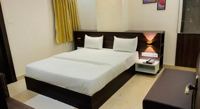 HOTEL NAYARA, Забронировать Отель Отели штата Раджастхана с парковкой, Парковка