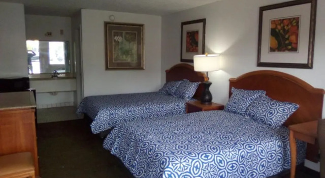 Номер Standard Ambassador Inn