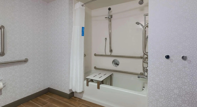 Четырёхместный номер Standard Hampton Inn Cape Cod Canal
