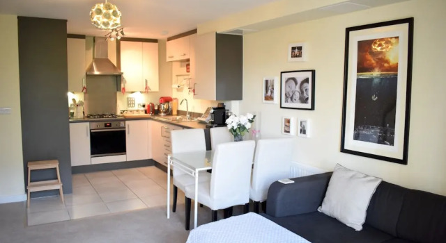 Stylish Apartment With Balcony In Finsbury Park, Забронировать Апартаменты/квартира Отели Лондона с парковкой, рядом с Финсбери Парк, Парковка