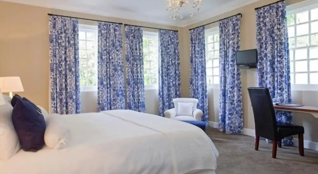 Capeblue Manor House, Забронировать Отель Отели Lakeside с бассейном, Бассейн