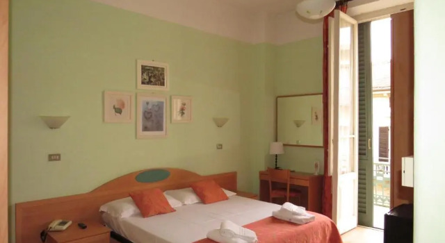 Трёхместный номер Standard с балконом Hotel Massimo