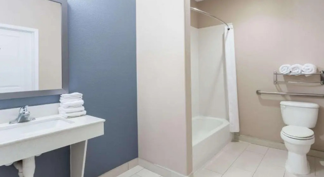Люкс c 1 комнатой Atria Inn & Suites