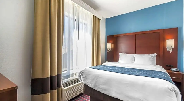 Шестиместный люкс Comfort Suites St Charles-St Louis