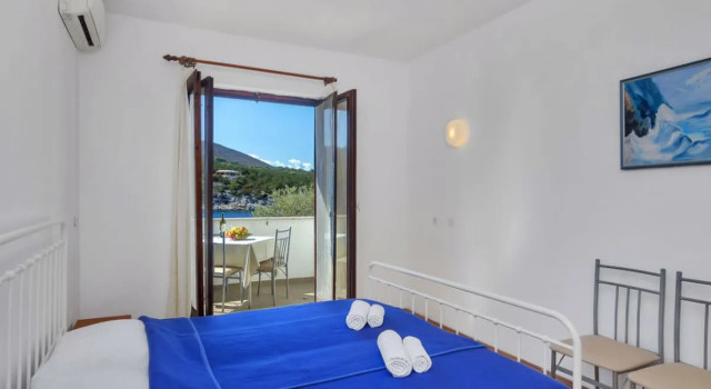 Apartment Cico Hvar/Pokrivenik 8183