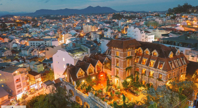 Кровать в общем номере Saphir Dalat Hotel