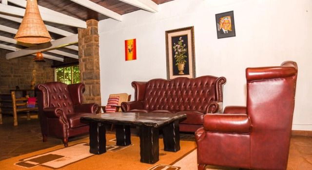 Hardy Koi House, Buchen Sie Hotel Nairobi CBD Nairobi, in der Nähe von Nairobi Giraffe Centre