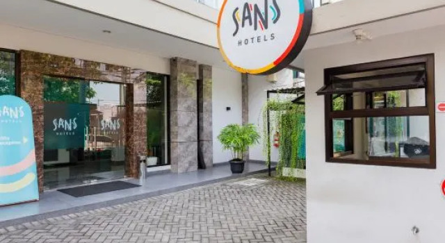 Sans Hotel Rajawali Surabaya by RedDoorz, Book Hotel 3-Star Hotels in Surabaya, near Jembatan Merah Plaza, 3*