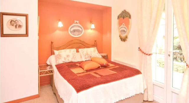 Villa With 4 Bedrooms in Orgon, With Private Pool, Enclosed Garden and, Rezerwuj Willa Hotele w Orgon z basenem, Basen