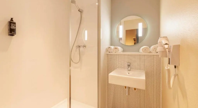 Трёхместный семейный номер Standard Hotel ibis Mont De Marsan