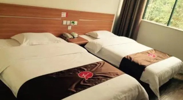 Thank Inn Chain Hotel Sichuan Guangan Guanghui Street, Varaa Hotelli Hotellit Sichuan pysäköinnillä, Pysäköinti