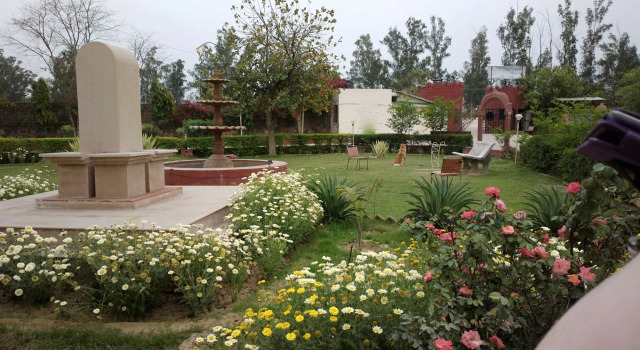The New Swaraj Resort, Varaa Lomakeskus Hotellit Rajasthan uima-altaalla, Uima-allas