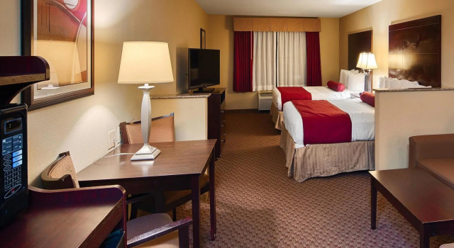 Четырёхместный люкс Best Western Plus Burleson Inn & Suites