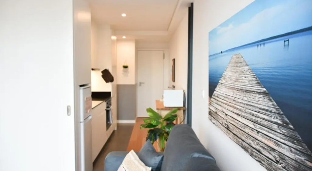 Comfortable&Central w/balcony-9 min walk Trindade
