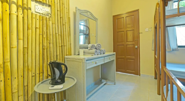 Кровать в общем номере (женский номер) Capital O 90665 Countryview Recreation Park & Resort