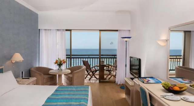Двухместный номер с частичным видом на море Coral Beach Hotel & Resort Cyprus