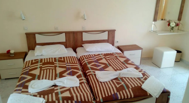 Трёхместный номер Standard с балконом Leonidas Hotel & Studios