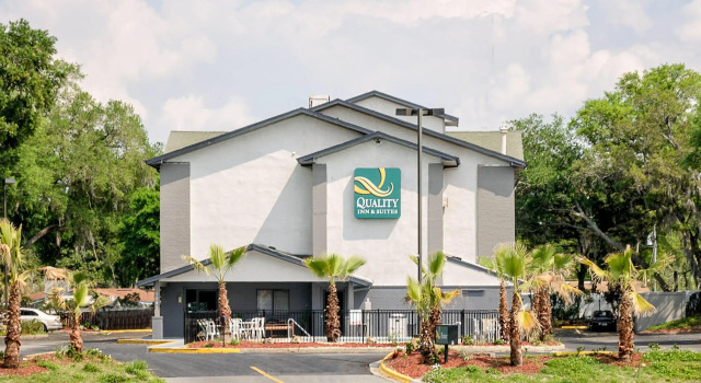 Quality Inn & Suites Leesburg Chain of Lakes, Book Hotel Hoteller i Leesburg med pool, Swimmingpool