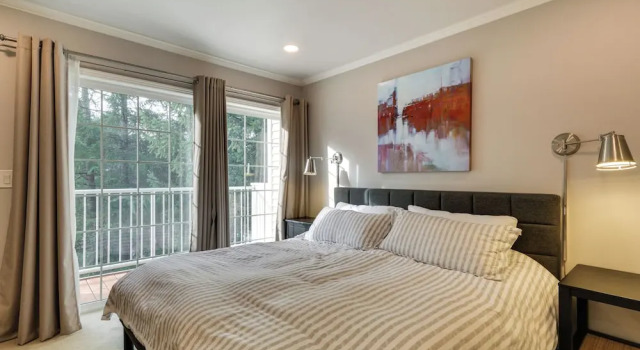 Апартаменты Lake Oswego Home w/ Deck 9 Mi to Downtown Portland