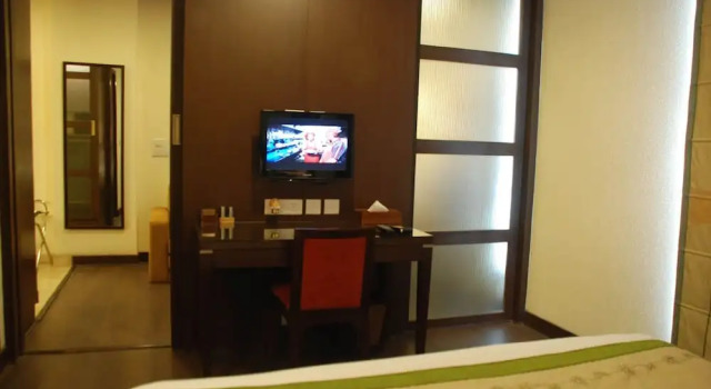 Apartment 52
