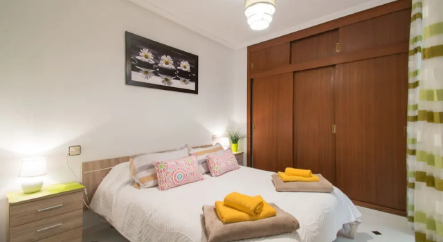 Torrevieja Rent 007, Забронировать Отель Отели Торревьеха 3 звезды, рядом с Пляж Лос Локос, 3*