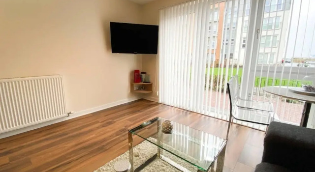 Glasgow Ellerslie Path 2bd Home - Parking, Book Hotel Renfrew Glasgow