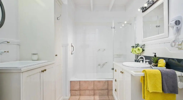 Люкс Creek Cottage Bed and Breakfast Traralgon